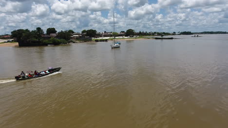 Nach-Einem-Kanu-Auf-Dem-Mana-Fluss-In-Guayana.-Saint-Laurent-Du-Maroni-Drohne